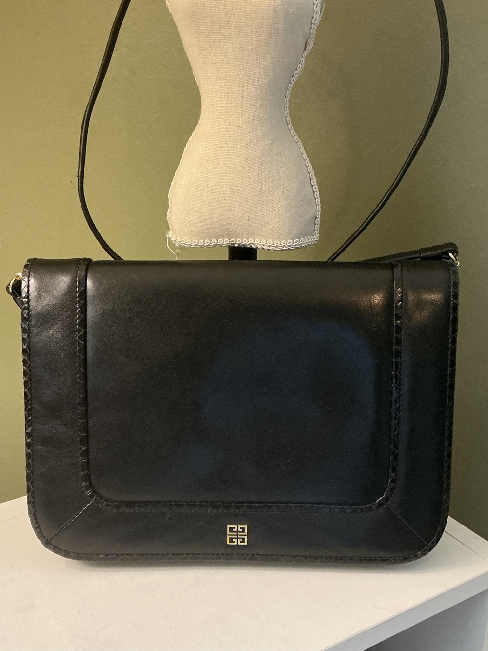 Givenchy Sacs Vintage Black Leather Shoulder Crossbody Bag Gold Accents EUC